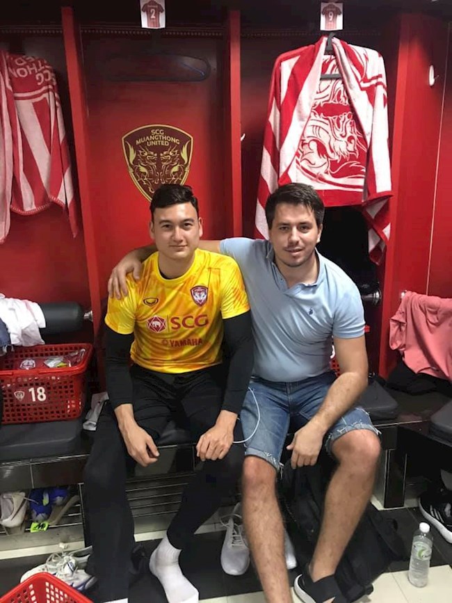 Văn Lâm và người đại diện