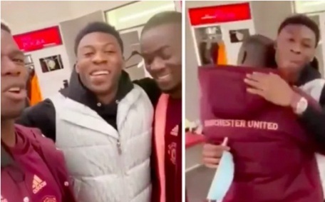 Paul Pogba chia tay hậu vệ Timothy Fosu-Mensah hình ảnh Paul Pogba chia tay hậu vệ Timothy Fosu-Mensah hình ảnh