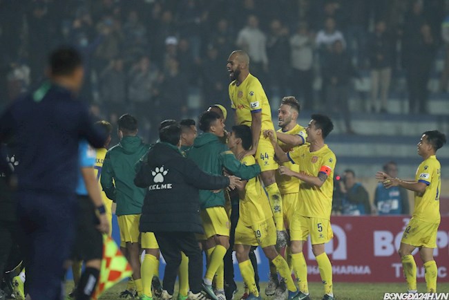 BHL Nam Định thiết quân luật cực gắt sau chiến thắng Hà Nội FC