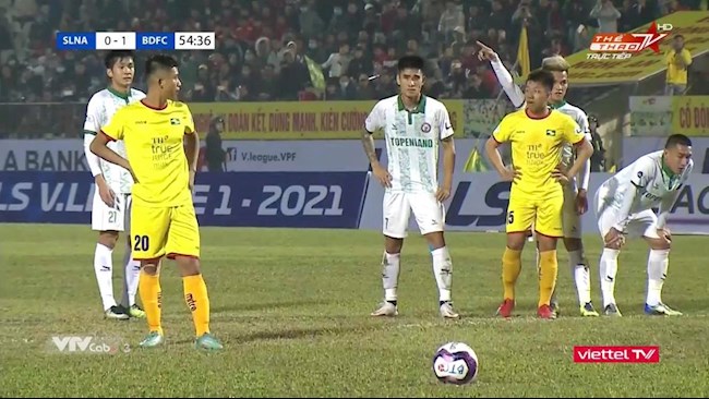 Đá pen bị bắt bài, Phan Văn Đức lập tức quay xe hình ảnh