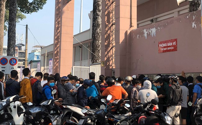 Hàng ngàn CĐV xếp hàng mua vé xem Công Phượng tái xuất cùng HAGL hình ảnh Hàng ngàn CĐV xếp hàng mua vé xem Công Phượng tái xuất cùng HAGL hình ảnh