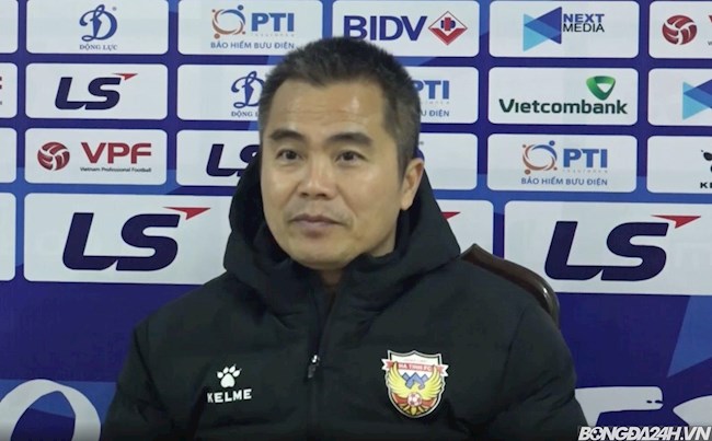 HLV Phạm Minh Đức hối hận vì để cho Claudecir đá penalty hình ảnh