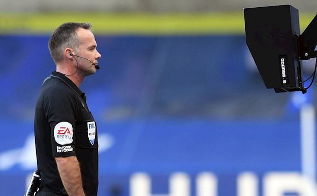 Trọng tài Paul Tierney bắt chính trận Liverpool vs MU hình ảnh