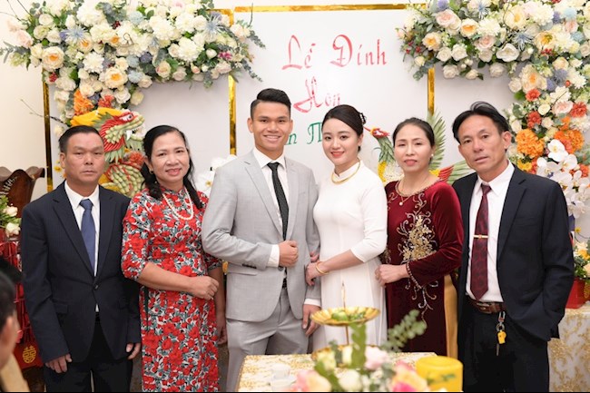 Hậu vệ Phạm Xuân Mạnh chính thức lập gia đình  hình ảnh