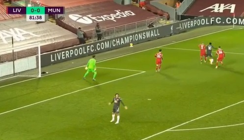 Cavani phản ứng với Rashford ở trận đấu Liverpool vs MU hình ảnh