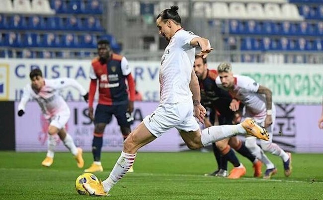 Ngả mũ trước phong độ của tiền đạo Zlatan Ibrahimovic ở tuổi 39 hình ảnh