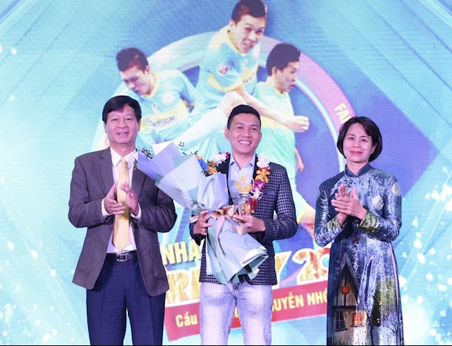 Hùng Dũng, Hồng Duy trượt giải thưởng Fair-play 2020 hình ảnh