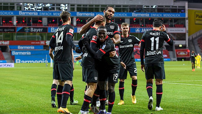 Leverkusen đánh bại Dortmund dể tạm vượt qua khủng hoảng