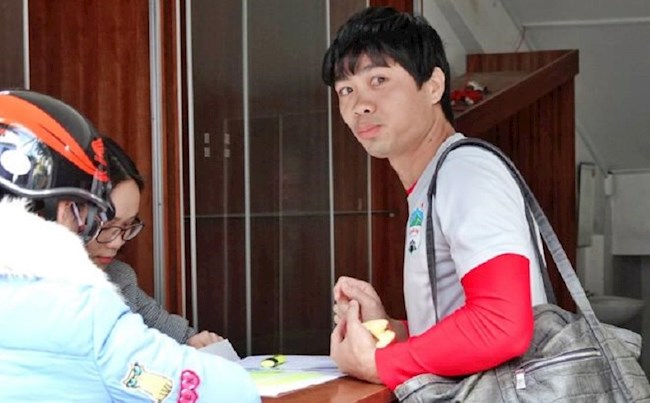 Báo Thái bất ngờ khi Công Phượng mua vé vào xem HAGL