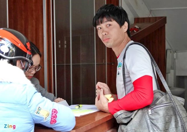 Báo Thái bất ngờ khi Công Phượng mua vé vào xem HAGL hình ảnh