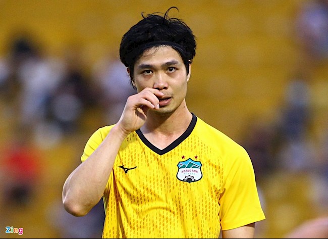 Công Phượng mất oan bàn thắng sau pha bắt việt vị chuẩn từng lông chân của trọng tài