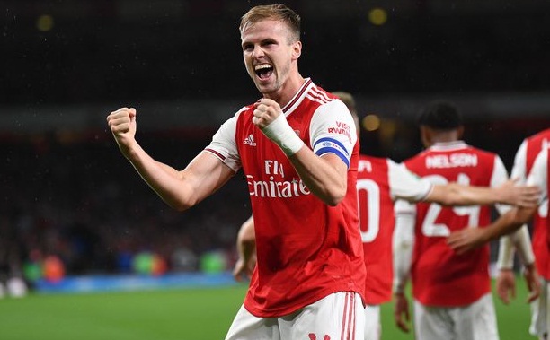 Hậu vệ Rob Holding có thể đeo băng đội trưởng Arsenal hình ảnh