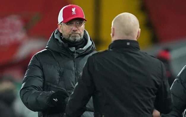 Xem lại tình huống HLV Klopp nóng nảy dằn mặt Sean Dyche