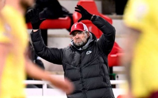 HLV Jurgen Klopp không giữ được bình tĩnh sau trận thua Burnley