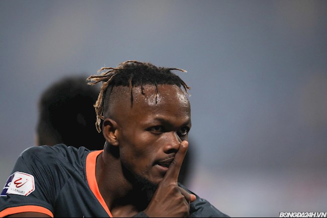 Hết kiên nhẫn, Bình Dương thanh lý ngựa chứng Mansaray hình ảnh