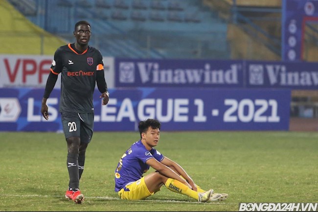 Văn Quyết ôm đầu thất vọng khi Hà Nội thua 2 trận liên tiếp hình ảnh