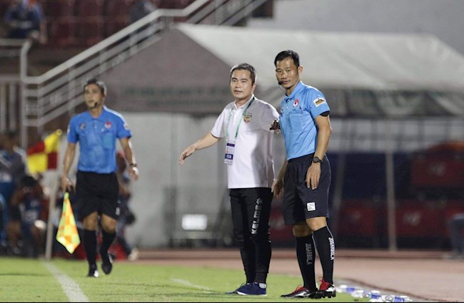 HLV Phạm Minh Đức chỉ trích trọng tài sau trận thua CLB TPHCM