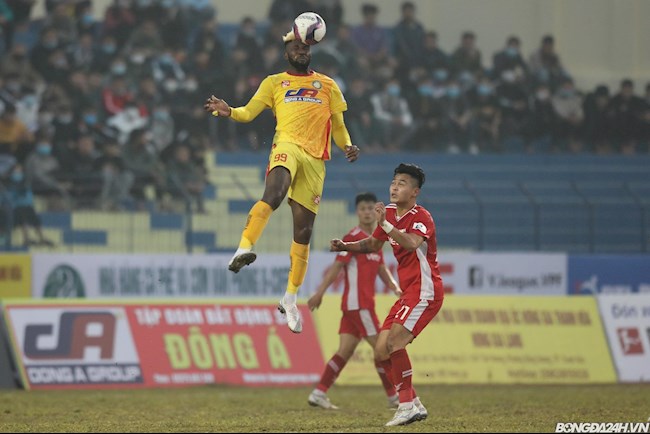 Khởi đầu chật vật, Viettel nhận thêm hung tin về lực lượng