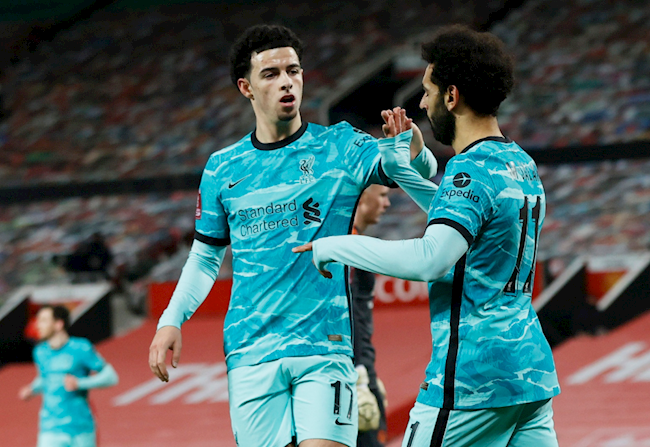 Salah đưa Liverpool vươn lên dẫn bàn