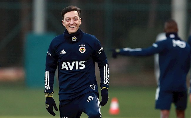 Ozil gia nhập Fenerbahce