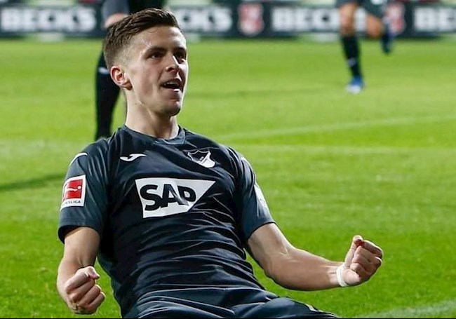 Dư thừa tài năng trẻ trên hàng công, MU vẫn theo đuổi Ballack mới