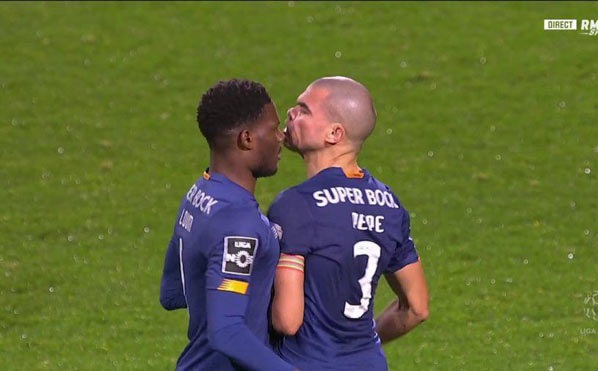 Không nể nang Ronaldo, đồ tể Pepe nện cả sao Juventus hình ảnh 2