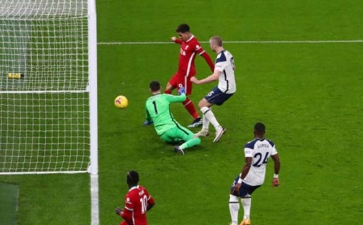 Rio Ferdinand chỉ trích 2 cái tên sau trận Tottenham vs Liverpool hình ảnh