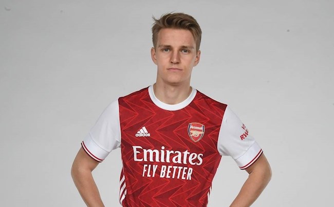 Martin Odegaard ra mắt Arsenal ở đại chiến MU