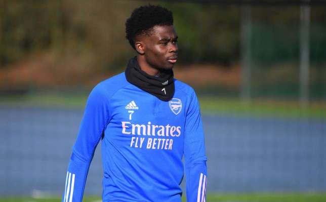 Bukayo Saka dính chấn thương hông