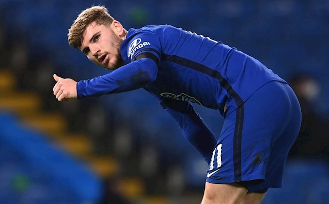 Werner bị đau khi sút vào cột phạt góc