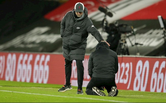 VIDEO: HLV Southampton khóc như mưa sau chiến thắng trước Liverpool