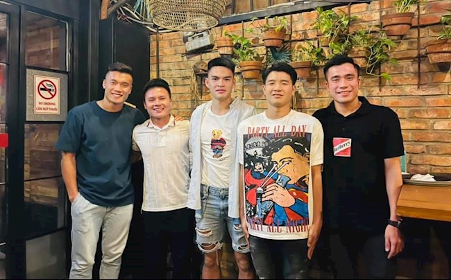 Sao Việt kiều nhập hội bạn thân của Quang Hải, Bùi Tiến Dũng