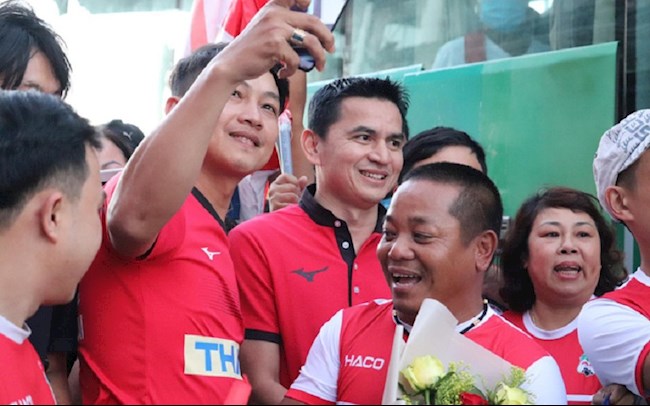 Cầu thủ Thái Lan muốn theo Kiatisuk đến Việt Nam thi đấu hình ảnh