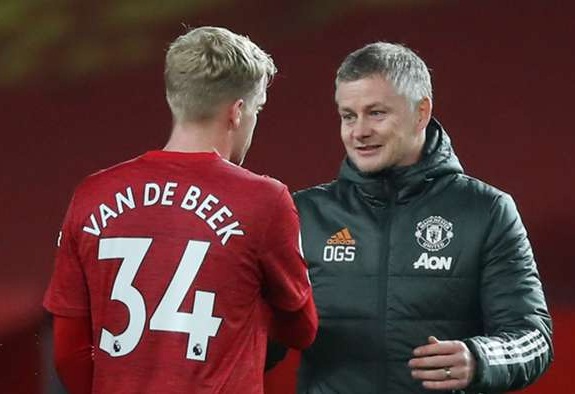 Thực hư vụ tiền vệ Van de Beek rời MU hình ảnh