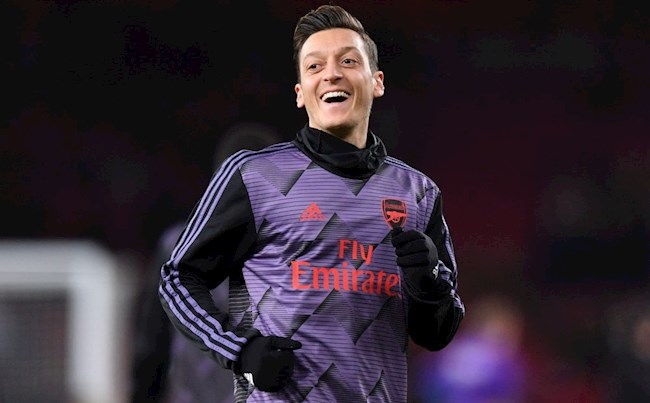 Ozil chính thức lên tiếng về bến đỗ mới
