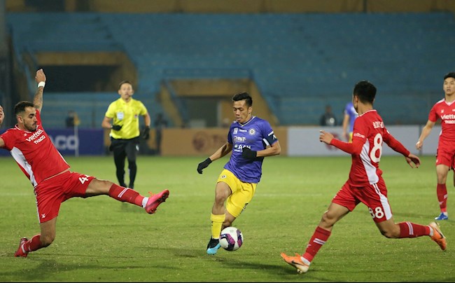 Xem lại pha bắt vô lê hụt đầy đáng tiếc của Văn Quyết