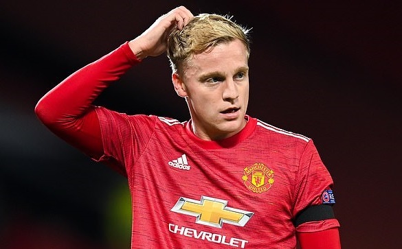 Rio Ferdinand chỉ ra vấn đề lớn nhất của Van de Beek ở MU