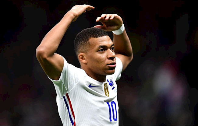 Mbappe tỏa sáng ghi bàn quyết định đem về chiến thắng cho Pháp Mbappe tỏa sáng ghi bàn quyết định đem về chiến thắng cho Pháp
