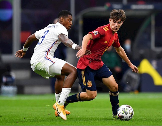 Hiệp 1 diễn ra sôi nổi nhưng có ít cơ hội nguy hiểm được tạo ra