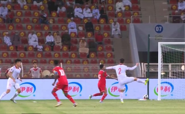 VIDEO: Trọng tài thổi phạt Duy Mạnh khiến ĐT Việt Nam chịu thêm một quả 11m