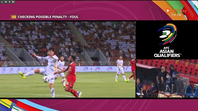 Xem lại tình huống vung tay của Duy Mạnh khiến ĐT Việt Nam bị thổi 11m
