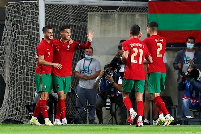 Roy Keane ngả mũ trước Cristiano Ronaldo