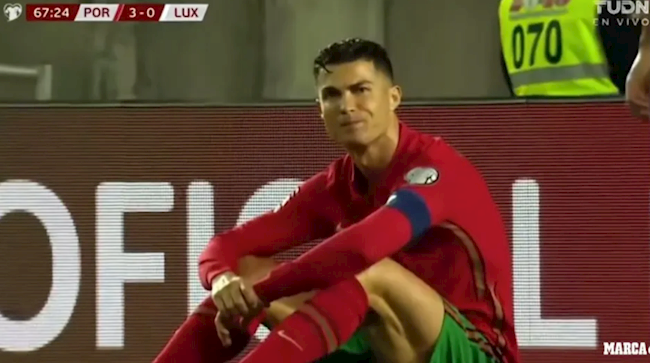 Vẻ mặt của Ronaldo sau khi không thể ghi bàn