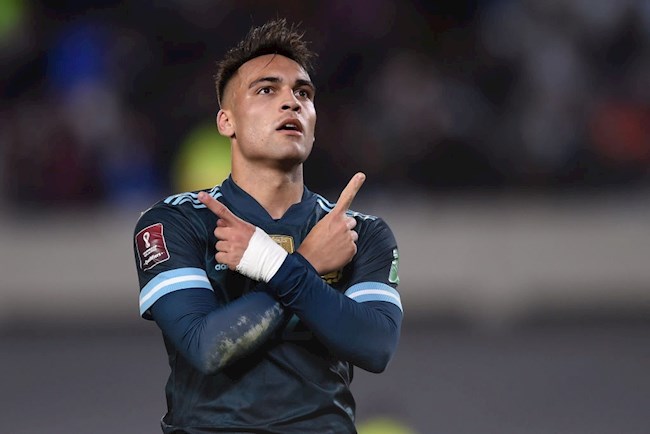 Lautaro Martinez khai thông bế tắc cho Argentina vào cuối hiệp 1