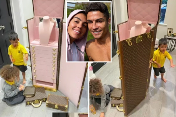 Georgina Rodriguez xúc động với món quà hàng hiệu từ Ronaldo