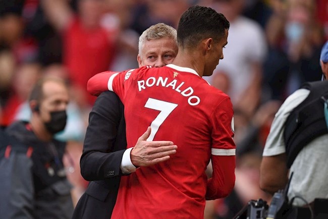 Ronaldo yêu cầu HLV Solskjaer thay đổi lối chơi cho MU