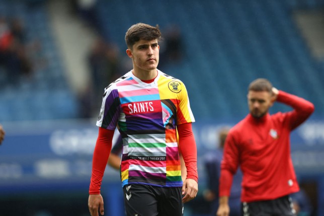 Tino Livramento cập bến Southampton