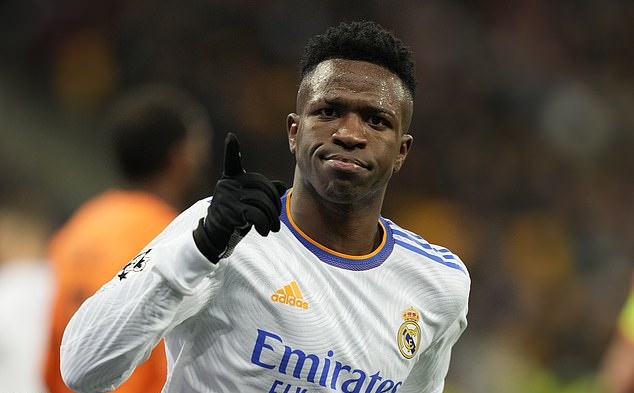 Lập siêu phẩm phi thường, Vinicius nhận lời khen từ Benzema