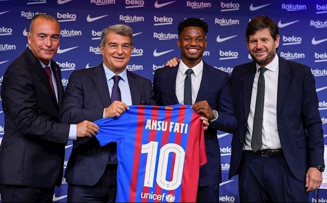 Ansu Fati thừa nhận không áp lực khi kế thừa Messi