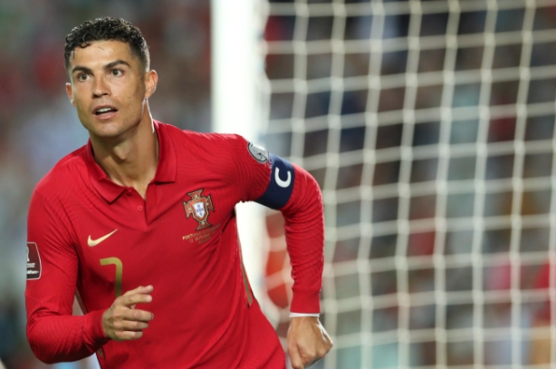 Cristiano Ronaldo chưa nghĩ đến chuyện chia tay ĐTQG Cristiano Ronaldo chưa nghĩ đến chuyện chia tay ĐTQG